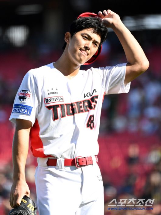 21일 광주KIA챔피언스필드에서 열린 NC와 KIA의 경기, 4회초 2사 만루  KIA 이의리가 NC 김형준을 삼진처리하며 위기를 넘긴 후 더그아웃으로 향하고 있다. 광주=허상욱 기자wook@sportschosun.com/2025.09.21/