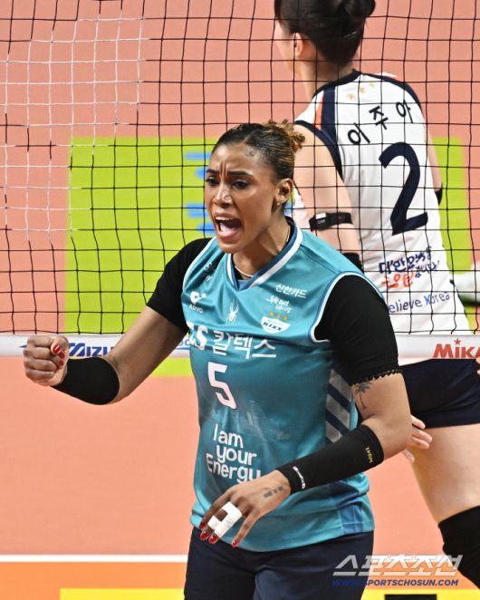 15일 서울 장충체육관에서 열린 배구 V리그 여자부 GS칼텍스와 IBK기업은행의 경기. 득점 올리고 기뻐하는 GS칼텍스 실바. 장충동=송정헌 기자songs@sportschosun.com/2026.01.15/