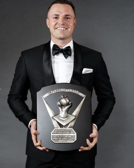 태릭 스쿠벌은 2년 연속 AL 사이영상을 거머쥐었다. AP연합뉴스