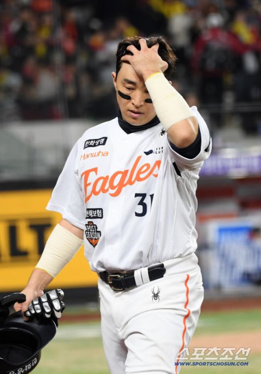 31일 대전 한화생명볼파크에서 열린 한국시리즈 5차전 한화 이글스와 LG 트윈스의 경기. 한화 손아섭이 숨을 고르고 있다. 대전=박재만 기자 pjm@sportschosun.com/2025.10.31/