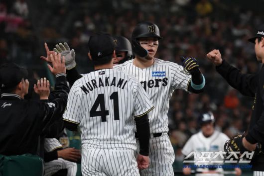 한신 4번 타자 사토는 지난해 40홈런을 때려 첫 홈런왕에 올랐다. 사진출처=한신 타이거즈 SNS