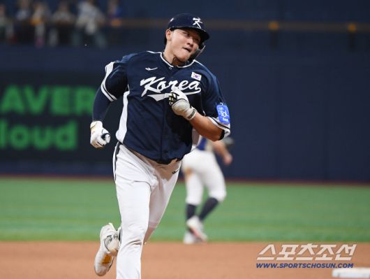 9일 서울 고척스카이돔에서 열린 한국과 체코의 야구대표팀 평가전. 9회초 무사 1루 이재원이 투런포를 친 후 그라운드를 돌고 있다. 고척=정재근 기자 cjg@sportschosun.com/2025.11.9/