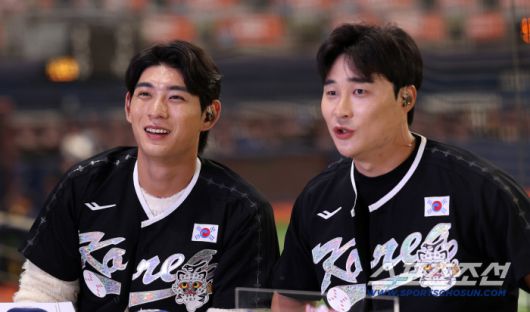 2025 K-BASEBALL SERIES 대한민국과 체코의 평가전이 8일 고척스카이돔에서 열렸다. 경기 전 이정후, 김하성이 크보라이브를 진행하고 있다. 고척=박재만 기자 pjm@sportschosun.com