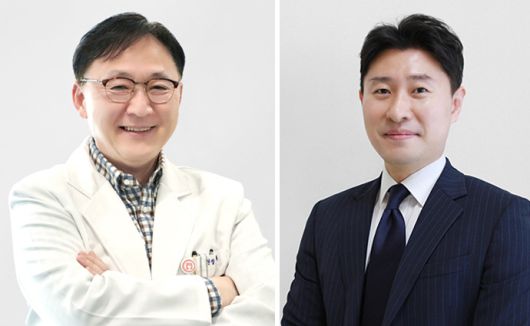 서남병원 표창해 병원장(왼쪽)과 지승준 홍보팀장