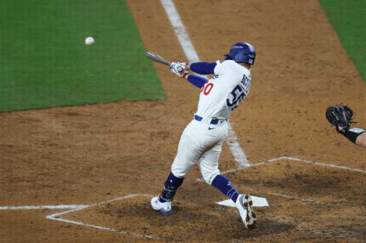 LA 다저스 무키 베츠는 2020년 이적 첫 시즌부터 맹활약을 이어갔지만, 최근 2년 동안에는 하락세가 뚜렷해졌다. Imagn Images연합뉴스