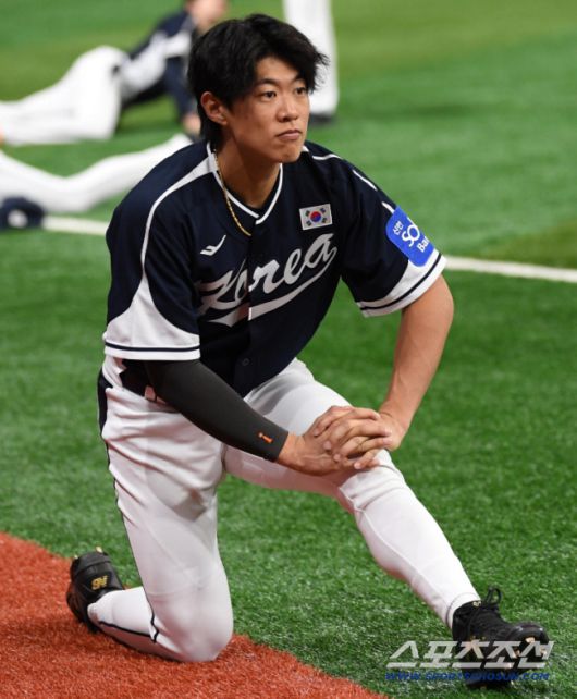대한민국 야구대표팀이 5일 고척스카이돔에서 훈련을 가졌다. 송성문이 몸을 풀고 있다. 고척=박재만 기자 pjm@sportschosun.com/2025.11.05/