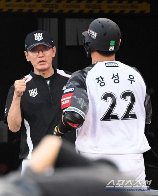 이강철 감독과 장성우. 스포츠조선DB