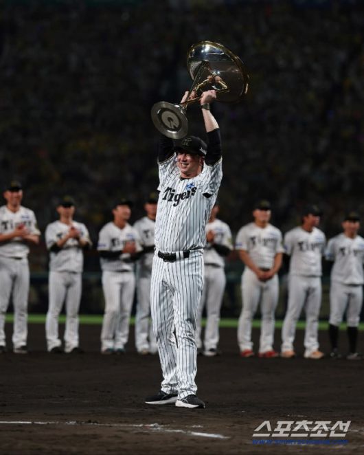 후지카와 감독은 취임 첫해인 지난해 한신을 센트럴리그 우승으로 이끌었다. 사진캡처=한신 타이거즈 SNS