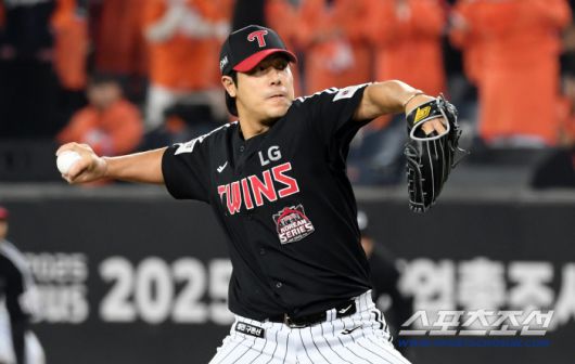 29일 대전 한화생명볼파크에서 열린 한국시리즈 3차전 한화 이글스와 LG 트윈스의 경기. LG 김진성이 역투하고 있다. 대전=박재만 기자 pjm@sportschosun.com/2025.10.29/