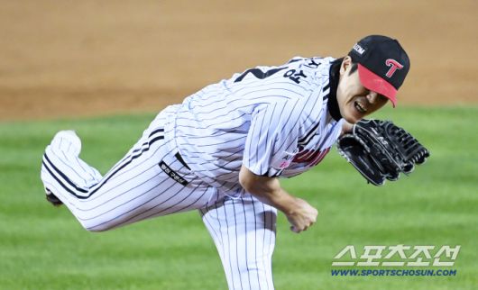 27일 잠실구장에서 열린 한국시리즈 2차전 LG 트윈스와 한화 이글스의 경기. 4회초 2사 만루 LG 김진성이 한화 노시환을 삼진 처리하고 있다. 잠실=박재만 기자 pjm@sportschosun.com/2025.10.27/