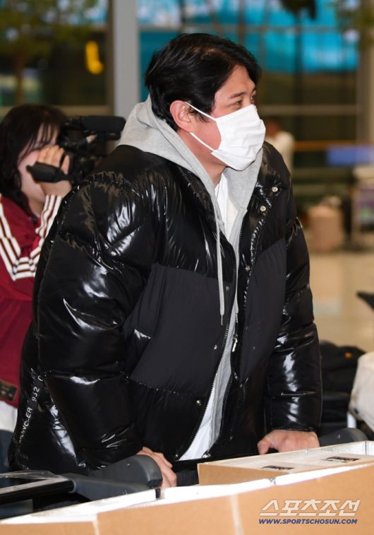 KT 위즈 선수단이 21일 인천국제공항을 통해 스프링캠프가 열리는 호주로 출국했다. 황재균이 깜짝 방문해 선수들과 인사를 나누고 있다. 인천공항=박재만 기자 pjm@sportschosun.com/2026.01.21/