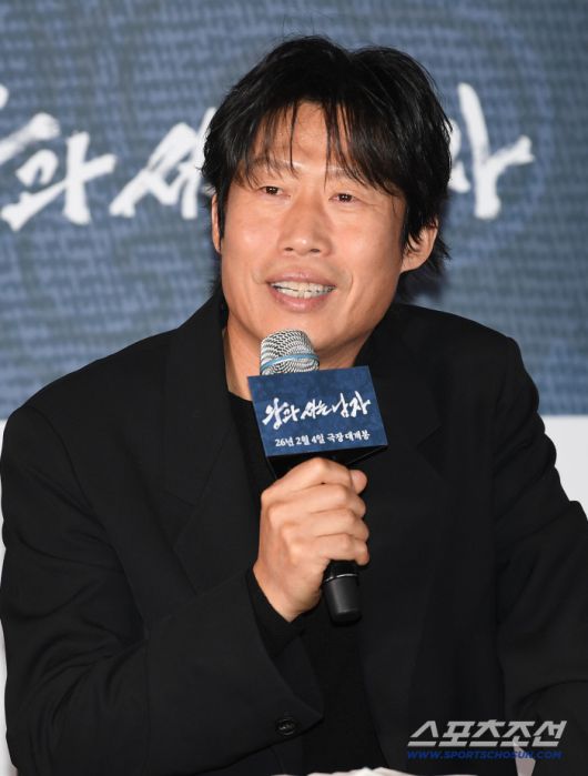 영화 '왕과 사는 남자' 언론배급시사회가 21일 서울 강남구 삼성동 코엑스에서 열렸다. 유해진이 인터뷰를 하고 있다. 삼성동=박재만 기자pjm@sportschosun.com/2026.01.21/