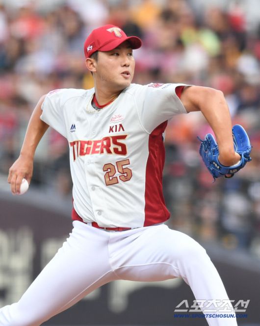 2019 KBO리그 한화 이글스와 KIA 타이거즈의 경기가 13일 광주 KIA챔피언스필드에서 열렸다. KIA 선발투수 홍건희가 투구하고 있다. 광주=정재근 기자 cjg@sportschosun.com/2019.07.13/