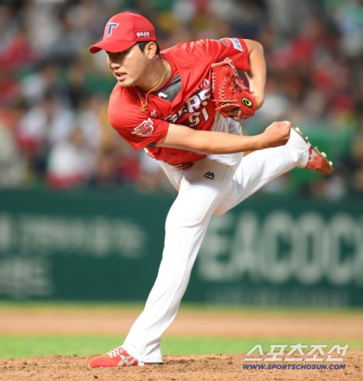 SK 와이번스와 KIA 타이거즈의 2018 KBO 리그 경기가 12일 인천 SK행복드림구장에서 열렸다. 사진은 KIA 홍건희. 인천=허상욱 기자 wook@sportschosun.com/2018.08.12/