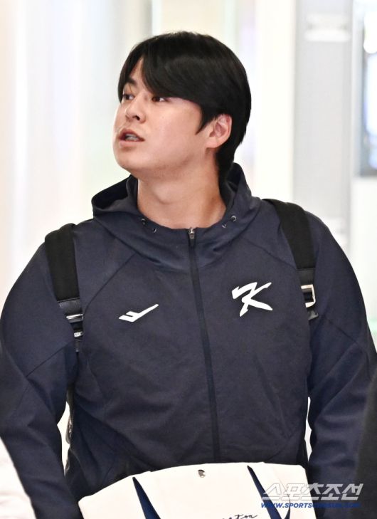 20일 오후 야구국가대표팀 선수들이 인천공항 제1터미널을 통해 귀국했다. 입국장을 나서고 있는 노시환. 인천공항=송정헌 기자songs@sportschosun.com/2026.01.20/