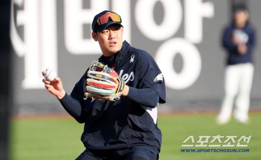29일 대전 한화생명볼파크에서 열린 한국시리즈 3차전 한화 이글스와 LG 트윈스의 경기. 한화 하주석이 수비 훈련을 하고 있다. 대전=박재만 기자 pjm@sportschosun.com/2025.10.29/
