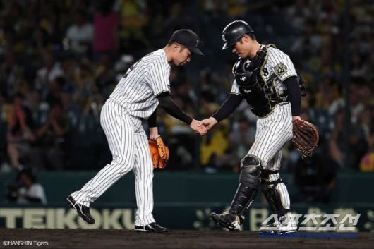 한신 구원투수 이시이는 지난해 일본프로야구 최다 연속 경기 무실점 신기록을 세웠다.  사진캡처=한신 타이거즈 SNS