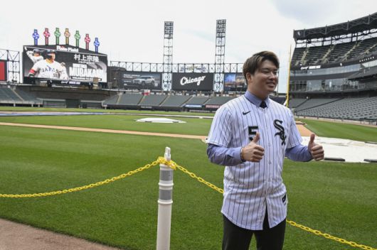 시카고 화이트삭스 유니폼을 입은 무라카미. 야쿠르트의 주축타자로 8년을 활약하고 꿈을 이뤘다. 연합뉴스
