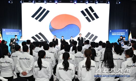 22일 잠실 올림픽파크텔에서 '2026밀라노코르티나 동계올림픽' 출전 대한민국 선수단 결단식이 열렸다. 결단식 지켜보는 대표팀 선수들. 잠실=송정헌 기자songs@sportschosun.com/2026.01.22/