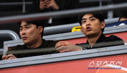 2025 K-BASEBALL SERIES 대한민국과 체코의 평가전이 8일 고척스카이돔에서 열렸다. 김하성, 이정후가 경기를 지켜보고 있다. 고척=박재만 기자 pjm@sportschosun.com/2025.11.08/