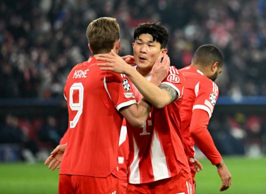 Soccer Football - UEFA Champions League - Bayern Munich v Union Saint-Gilloise - Allianz Arena, Munich, Germany - January 21, 2026 Bayern Munich's Harry Kane celebrates scoring their second goal with Kim Min-jae REUTERS/Angelika Warmuth<저작권자(c) 연합뉴스, 무단 전재-재배포, AI 학습 및 활용 금지>