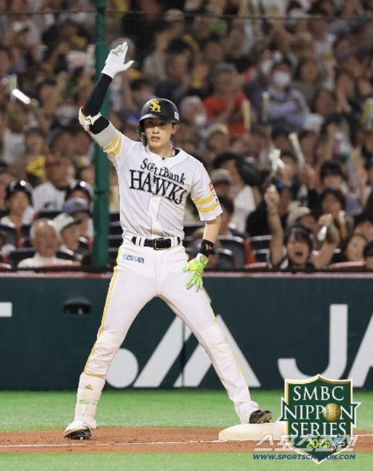 슈토는 한신과 재팬시리즈 2차전에 2번-중견수로 나서 5안타를 터트렸다. 사진캡처=소프트뱅크 호크스 SNS