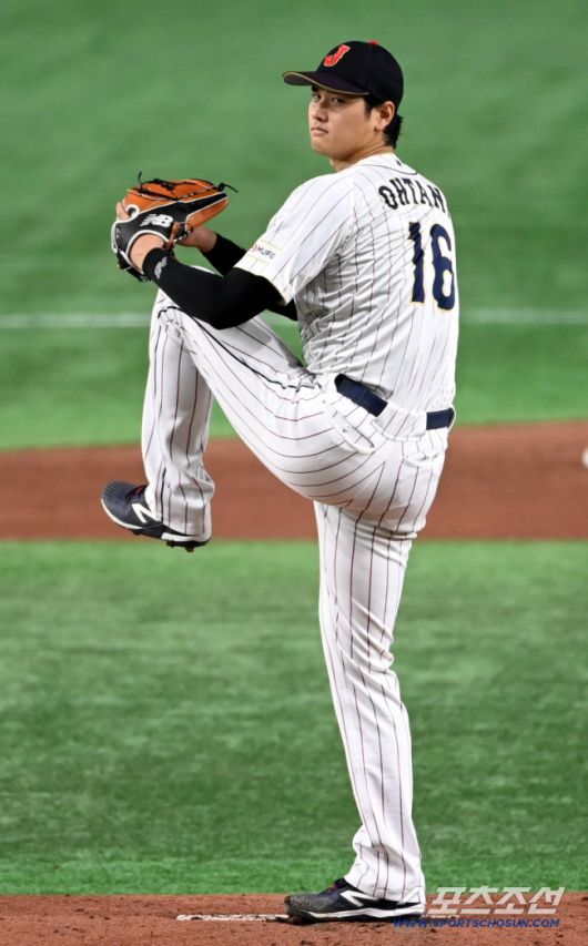 ◇지난해 팔꿈치 수술 재활을 마치고 후반기부터 투구를 병행했던 오타니는 올 시즌 이도류 풀타임 시즌을 앞두고 있다. 스포츠조선DB