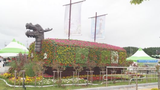 2025 명량대첩축제장에 설치된 거북선 조형물. [사진=오중일 기자]