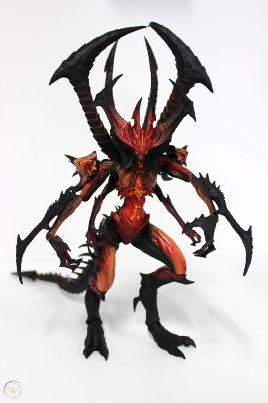 ▲ 3편에 등장한 디아블로 액션피규어. 디아블로의 육체가 되는 숙주가 시리즈마다 다르기 때문에, 각각의 특징이 있다 (사진출처: 아마존)