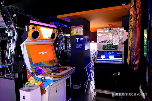 ▲ 1층을 거치지 않고 건물 내부 계단을 통해서도 매장으로 들어올 수 있습니다 (사진: 게임메카 촬영)