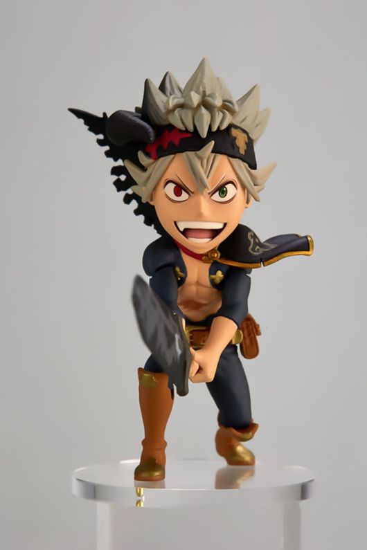 ▲ 역시 그 기사단장에 그 기사단원이라는 말이 어울리는 아스타 넨도로이드. 아무리 봐도 미묘한 검도 자세다 (사진출처: https://myfigurecollection.net/item/1254291)