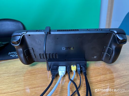 ▲ 전부 연결하면 이런 모양새가 되며 (사진: 게임메카 촬영)