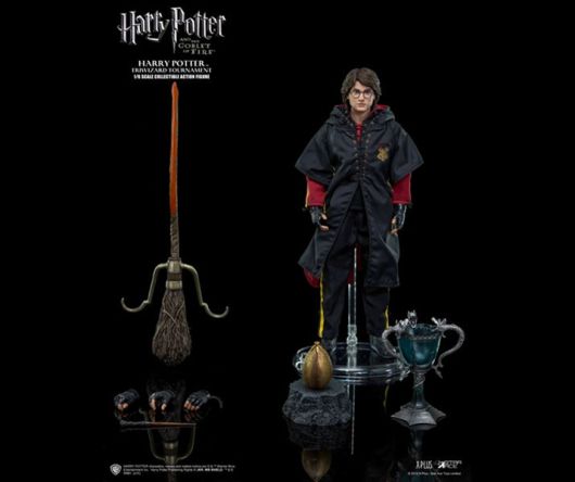 ▲ 4학년 '불의 잔' 시절 해리의 트라이위저드 시합 복장. 위 피규어와 비교해볼 때 1년의 세월 차이가 있는 만큼 좀 더 성숙한 모습을 보여주고 있다