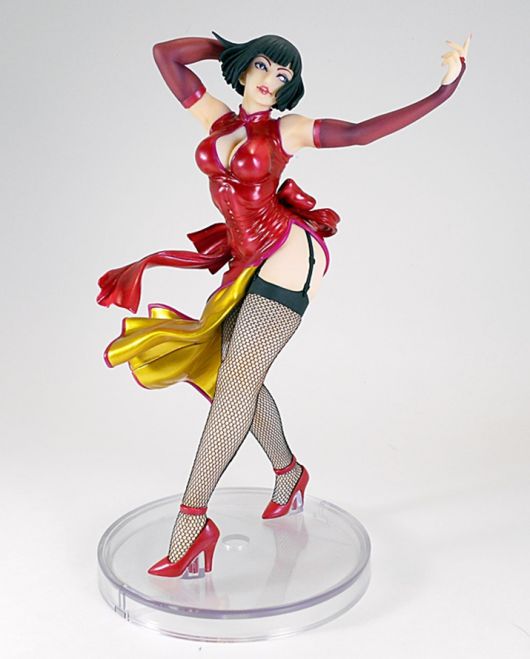 ▲ 니나 윌리엄스의 동생이자 숙적인 안나 윌리엄스. 화해 직전까지 오나 싶다가도 다시금 불구대천의 원수가 되는 관계다. 안나답지 않게 앳된 얼굴 조형을 제외하면 신체 조형이나 도색은 괜찮은 편이다 (사진출처: 피규어팬제로)