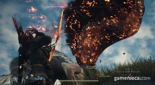 ▲ 그리핀 날개에 불을 붙여 도주를 방지한다 (사진: 게임메카 촬영)