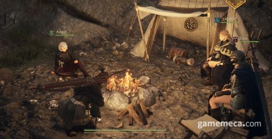 ▲ 마을에 들어가면 퀘스트를 주는 NPC (사진: 게임메카 촬영)