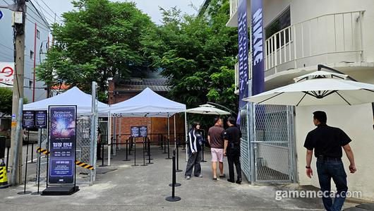 ▲ 이번 니케 1.5주년 오프라인 행사는 그간 있었던 게임 내 스토리를 돌아보는 걸 목표로 했다고 합니다 (사진: 게임메카 촬영)