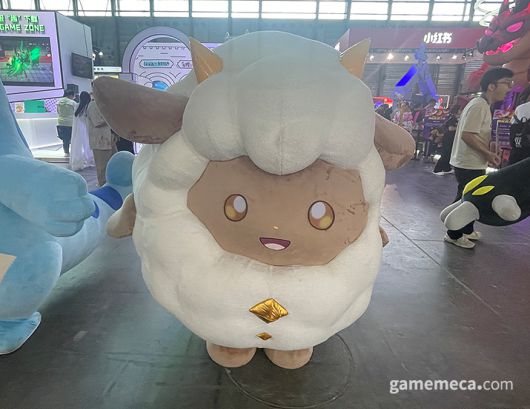 ▲ 공을 던져 팰들을 맞추는 미니게임 (사진: 게임메카 촬영)