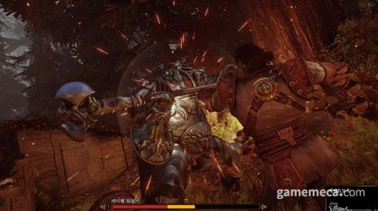 ▲ 섬세한 제작 시스템이 돋보이는 '블레이드 오브 파이어' (사진: 게임메카 촬영)