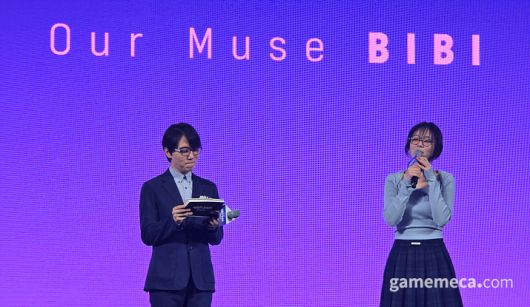 ▲ 현장에서는 MC로 남도형 성우가, 초청 가수로 세븐나이츠 리버스 모델 비비가 자리를 빛냈다 (사진: 게임메카 촬영)