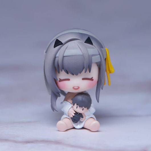 ▲ BabyBoom 버전의 모더니아. 바리에이션의 다양함은 모더니아 역시 니케 굴지의 인기 캐릭터임을 증명한다. 아기가 되어서도 지휘관 인형은 절대 손에서 놓지 않고 있고, 귀여운 조형과 처연한 미소의 조합이 모더니아의 복잡한 캐릭터성을 보여준다 (사진출처: 아미아미)