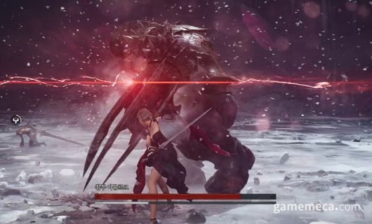 ▲ 갈고리를 걸어 아래로 내려가거나 (사진: 게임메카 촬영)