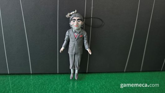 ▲ 왼쪽부터 힉스, 투모로우, 프래자일의 포토 카드와 (사진: 게임메카 촬영)