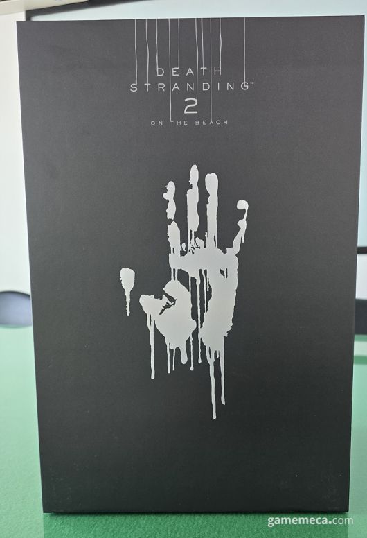 ▲ 개봉, 카드가 보인다 (사진: 게임메카 촬영)