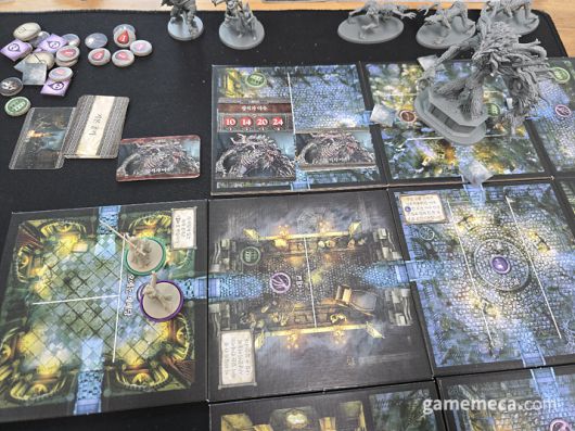 ▲ 몬스터 카드에는 적 행동 카드를 뒤집었을 때 나올 행동이 속도와 함께 표시된다 (사진: 게임메카 촬영)