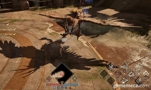 ▲ 회피가 필요한 보스 (사진: 게임메카 촬영)