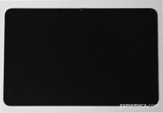 ▲ 전면은 평범해보이지만 (사진: 게임메카 촬영)