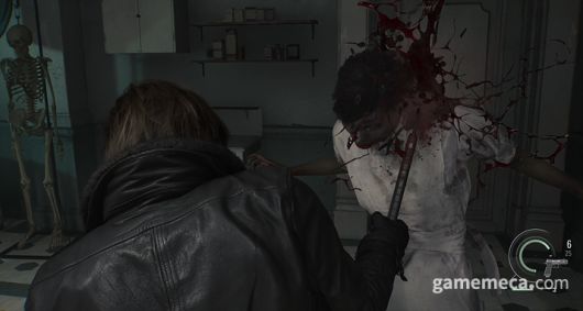 ▲ 도끼와 톱을 사용하는 레온 (사진제공: 캡콤)