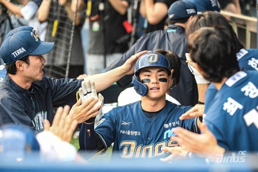 8월 31일 인천 SSG전에서 홈런포를 가동한 김주원. 사진=NC 제공