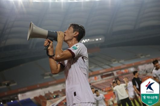 안영규가 광주 FC 유니폼을 입고 K리그 300번째 경기를 소화했다. 사진=한국프로축구연맹